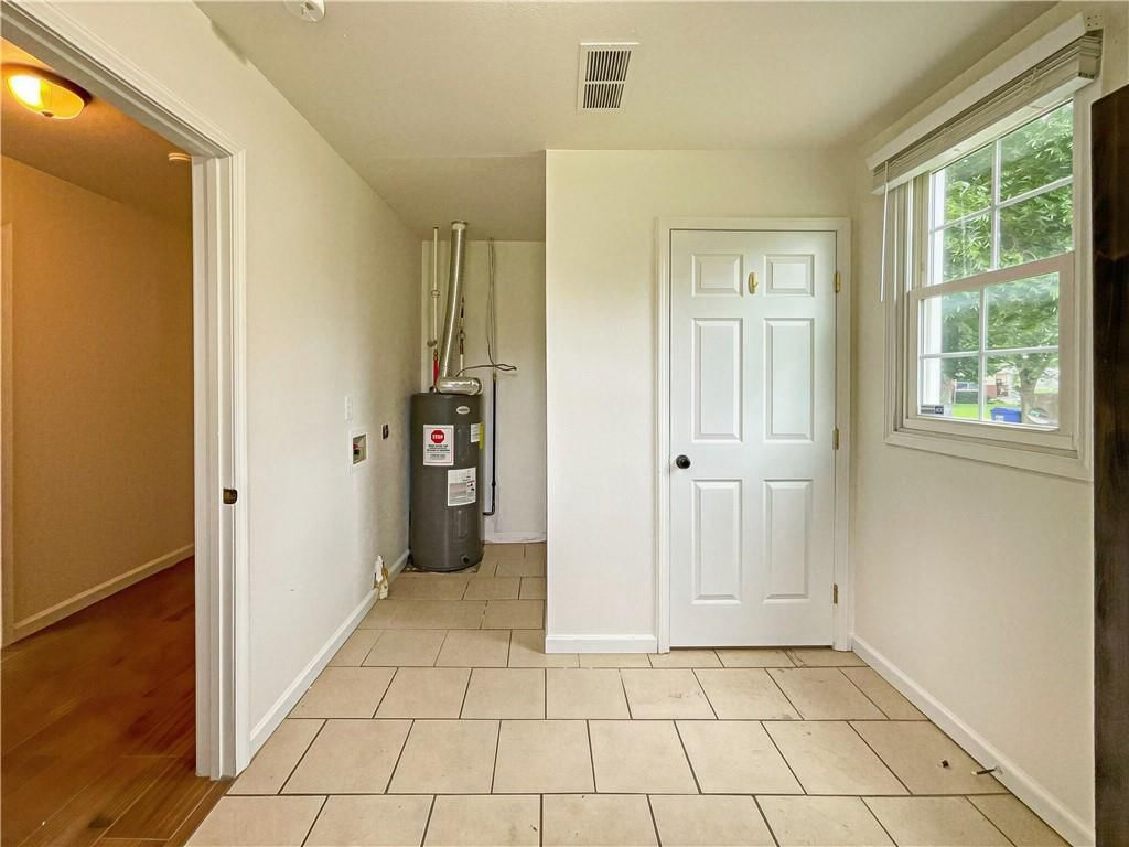 412 E Saline Street — photo 20