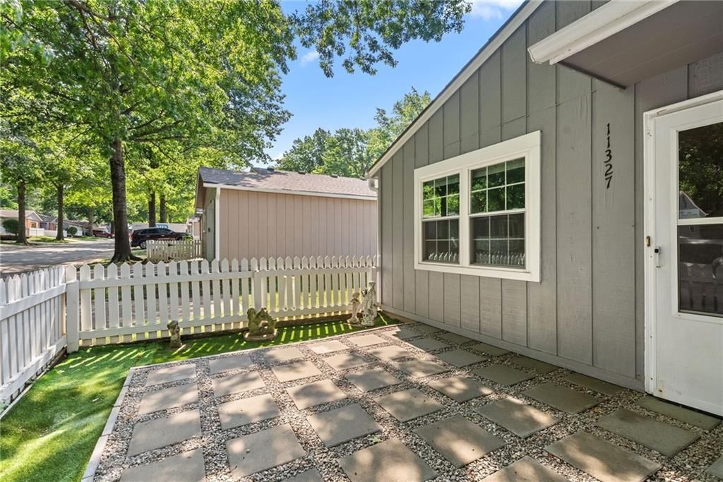 11327 W 77TH Terrace — photo 3