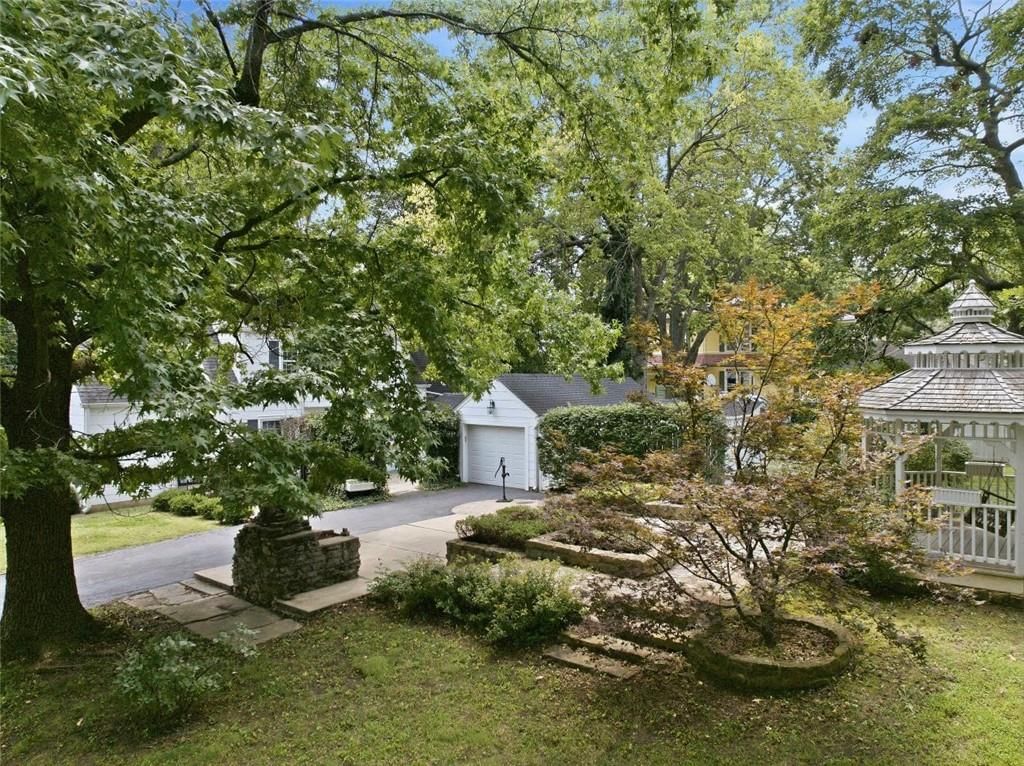 1204 E Walnut Street — photo 3
