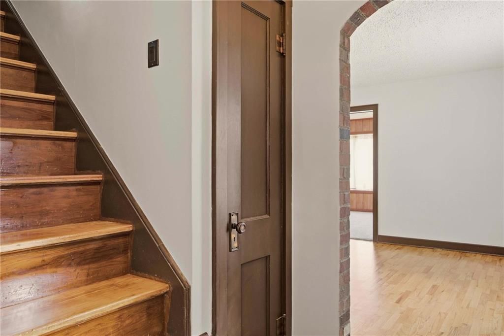 1204 E Walnut Street — photo 8