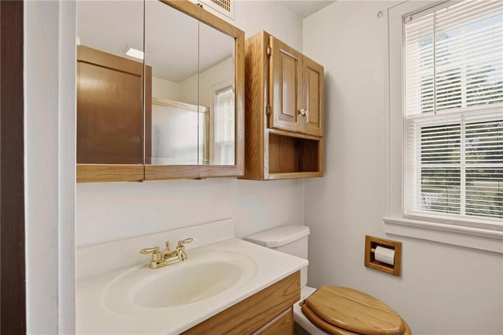 1204 E Walnut Street — photo 23