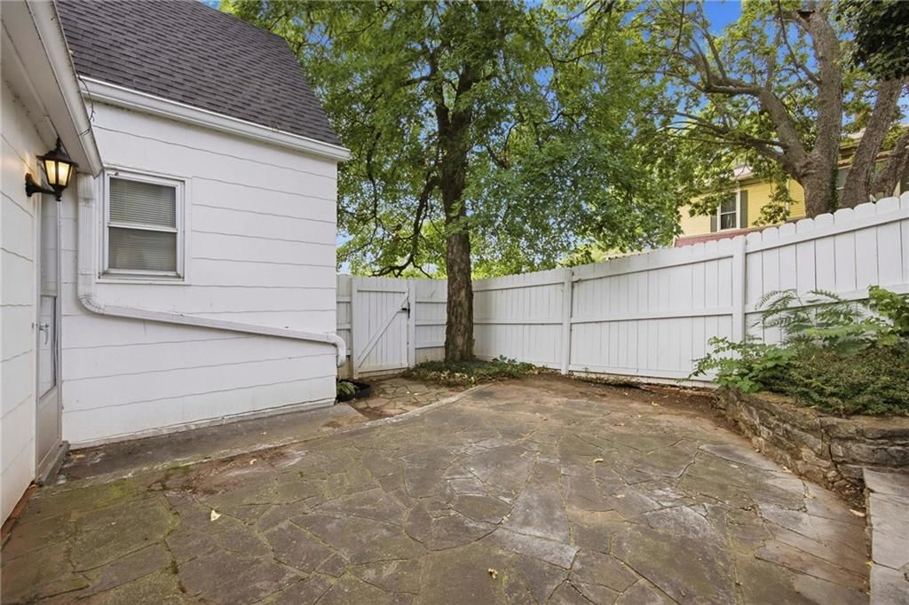 1204 E Walnut Street — photo 32
