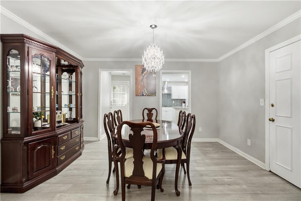 Photo 6 of 20 - 5736 Woodson Street, Mission, KS 66202