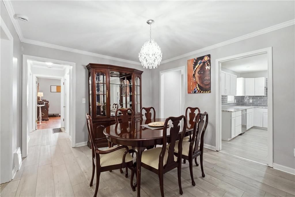 Photo 7 of 20 - 5736 Woodson Street, Mission, KS 66202