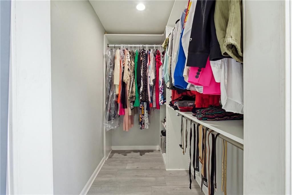 Photo 14 of 20 - 5736 Woodson Street, Mission, KS 66202