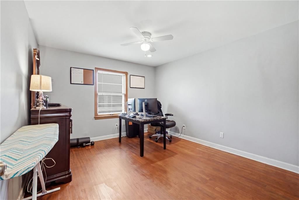 Photo 16 of 20 - 5736 Woodson Street, Mission, KS 66202