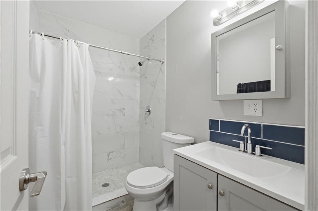 Photo 17 of 20 - 5736 Woodson Street, Mission, KS 66202