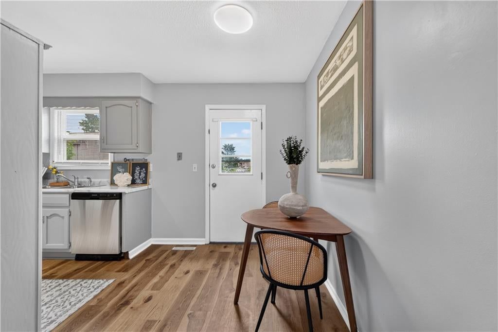 1225 W Sheridan Street — photo 10