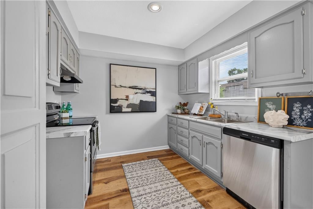 1225 W Sheridan Street — photo 13