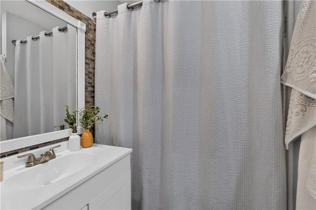 1225 W Sheridan Street — photo 22