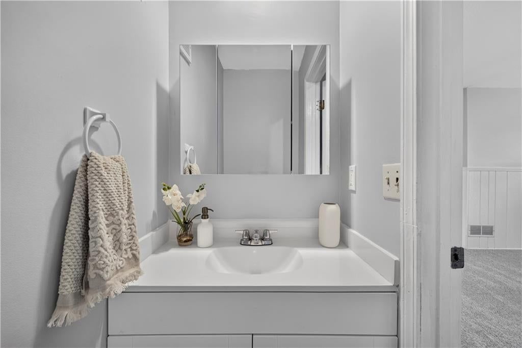 1225 W Sheridan Street — photo 28