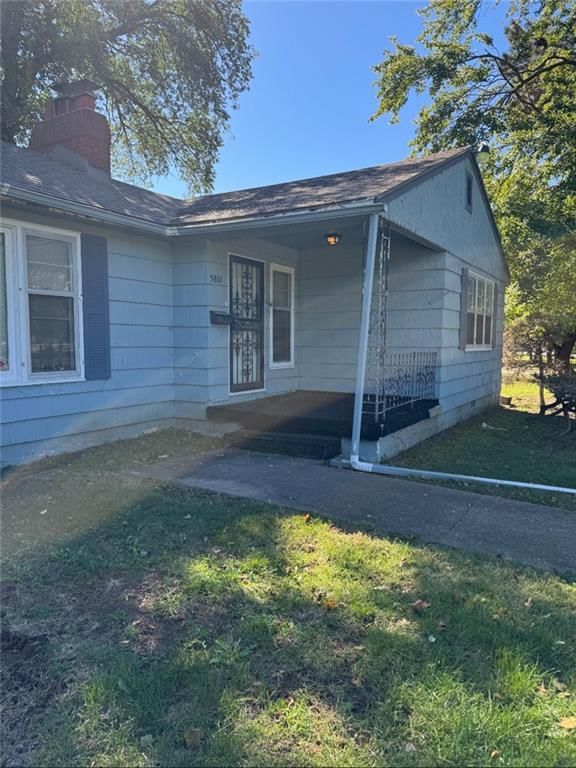 5801 Blue Hills Road S, Kansas City, MO: listing photo 2