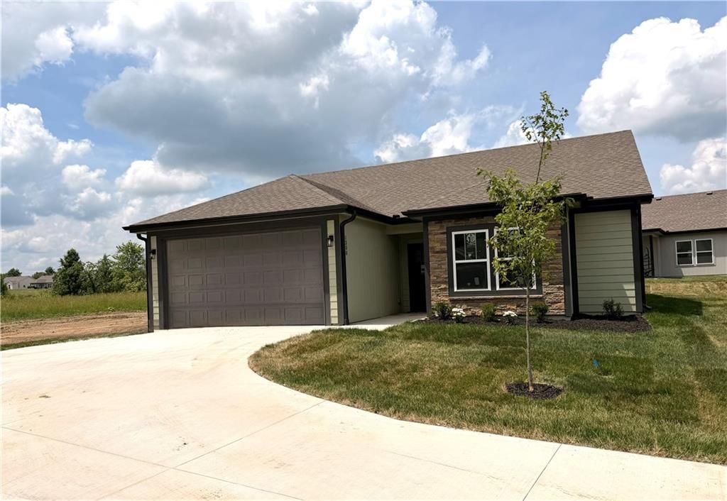 1311 N White Oaks Lane — photo 1