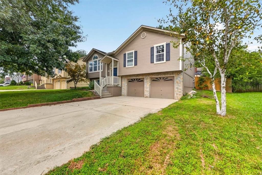 524 NE Topaz Drive — photo 4