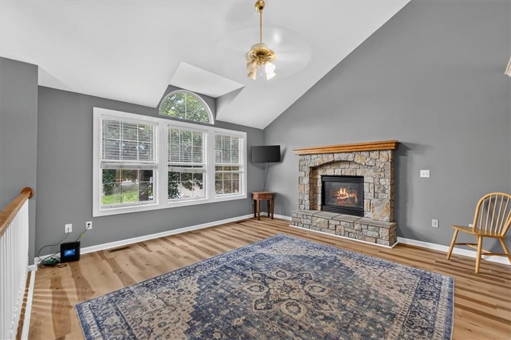 524 NE Topaz Drive — photo 8