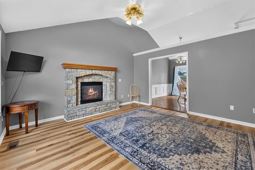 524 NE Topaz Drive — photo 9