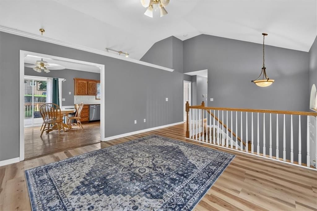 524 NE Topaz Drive — photo 11
