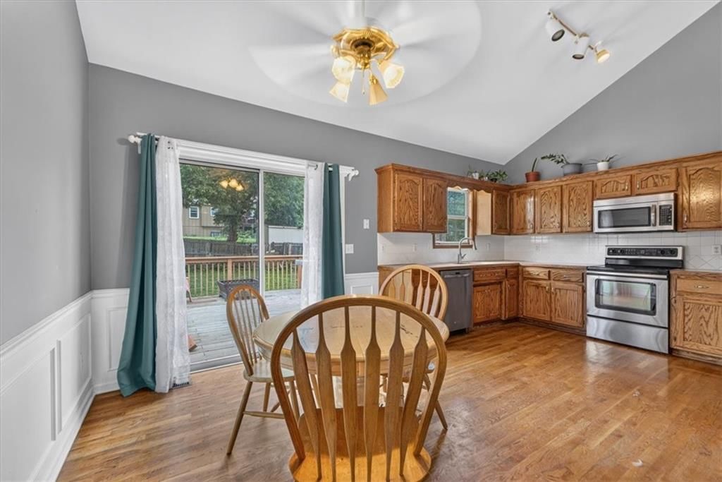 524 NE Topaz Drive — photo 16