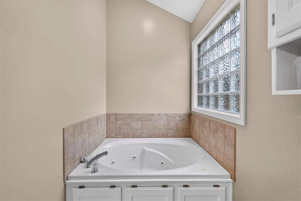 524 NE Topaz Drive — photo 28