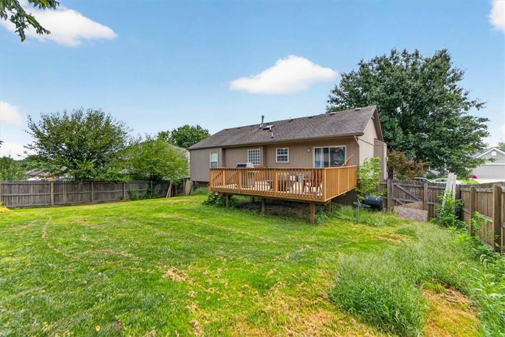 524 NE Topaz Drive — photo 37