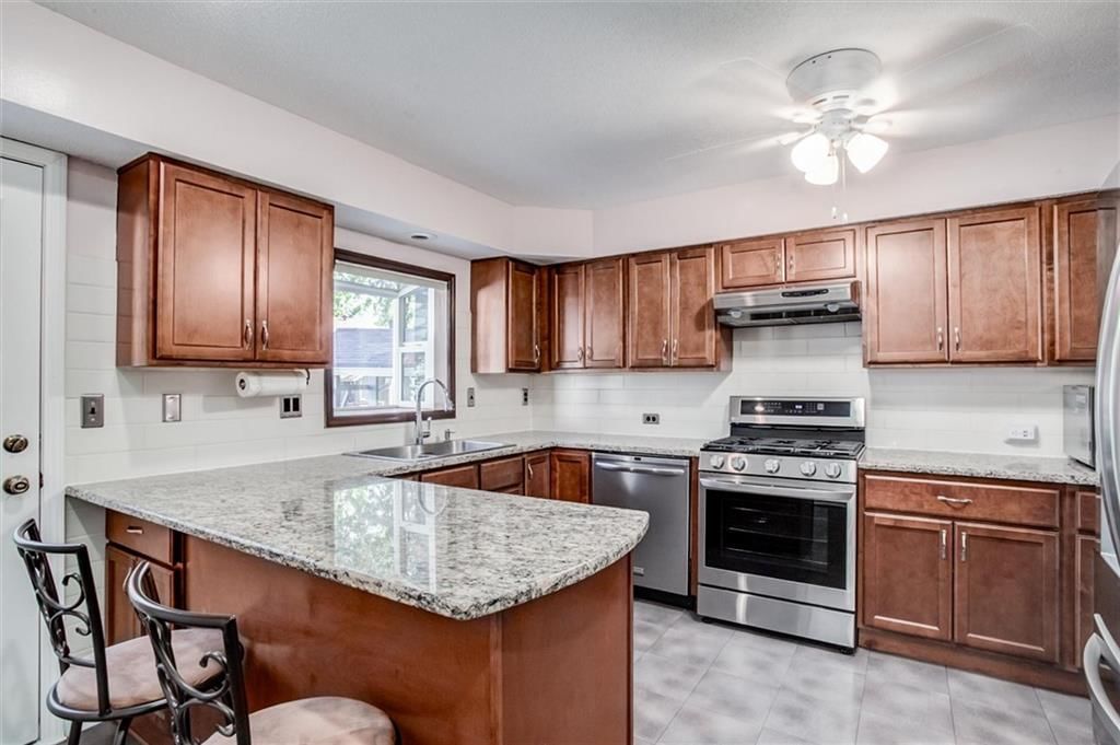 Photo 8 of 35 - 9130 W 92nd Terrace, Overland Park, KS 66212