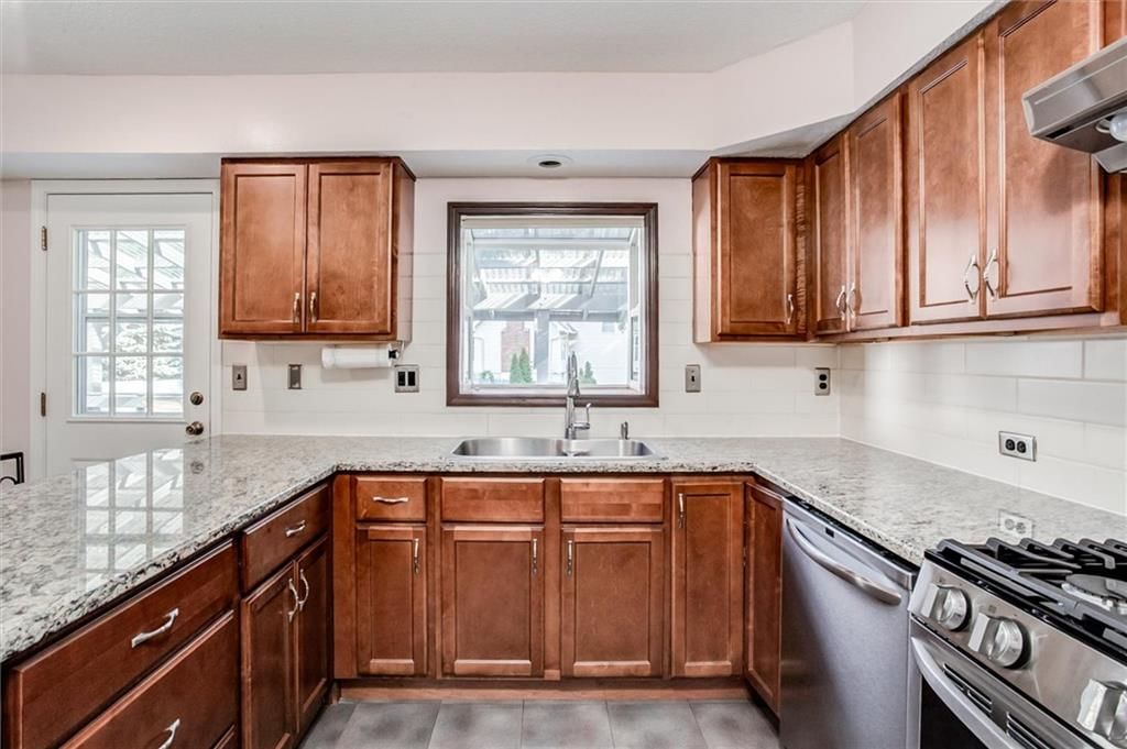 Photo 9 of 35 - 9130 W 92nd Terrace, Overland Park, KS 66212