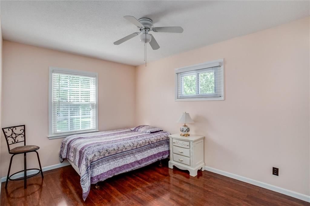 Photo 12 of 35 - 9130 W 92nd Terrace, Overland Park, KS 66212