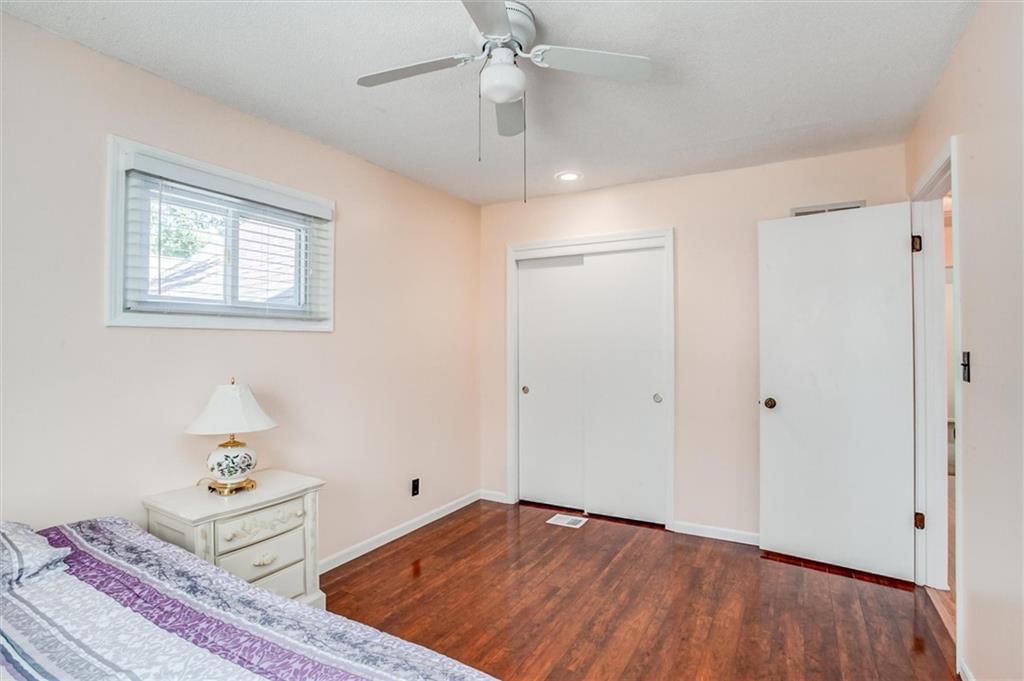 Photo 13 of 35 - 9130 W 92nd Terrace, Overland Park, KS 66212
