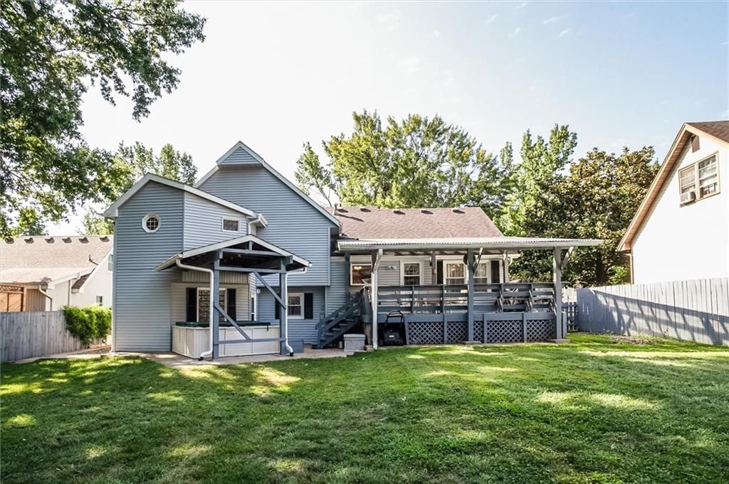 Photo 29 of 35 - 9130 W 92nd Terrace, Overland Park, KS 66212