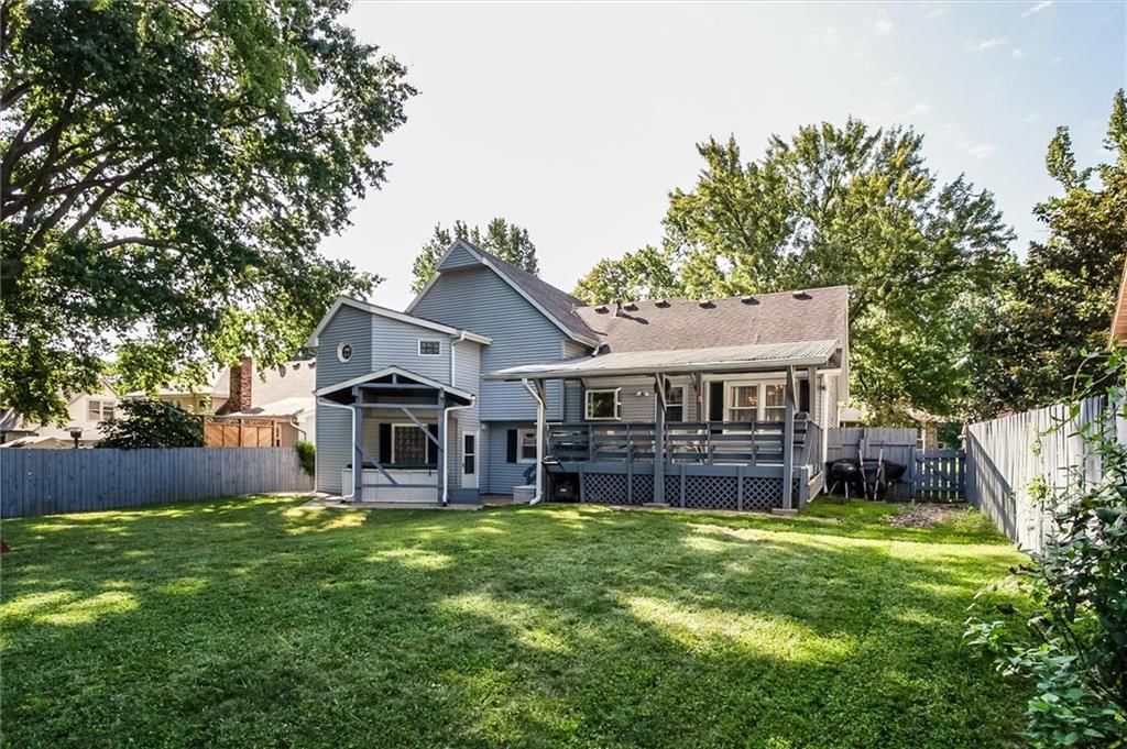 Photo 30 of 35 - 9130 W 92nd Terrace, Overland Park, KS 66212