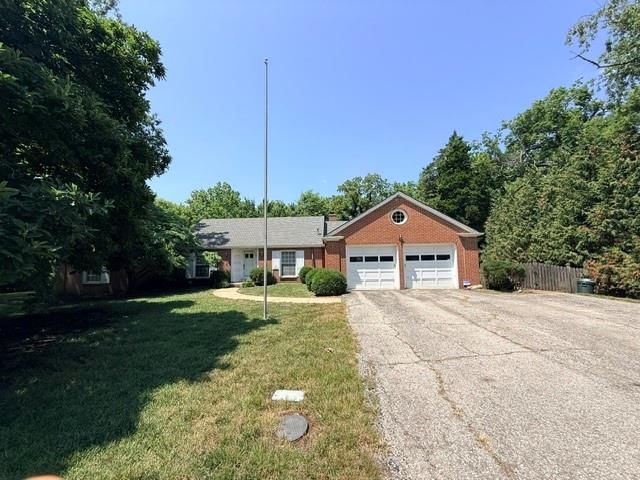735 Sunset Drive — photo 1