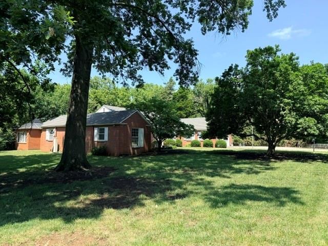 735 Sunset Drive — photo 2