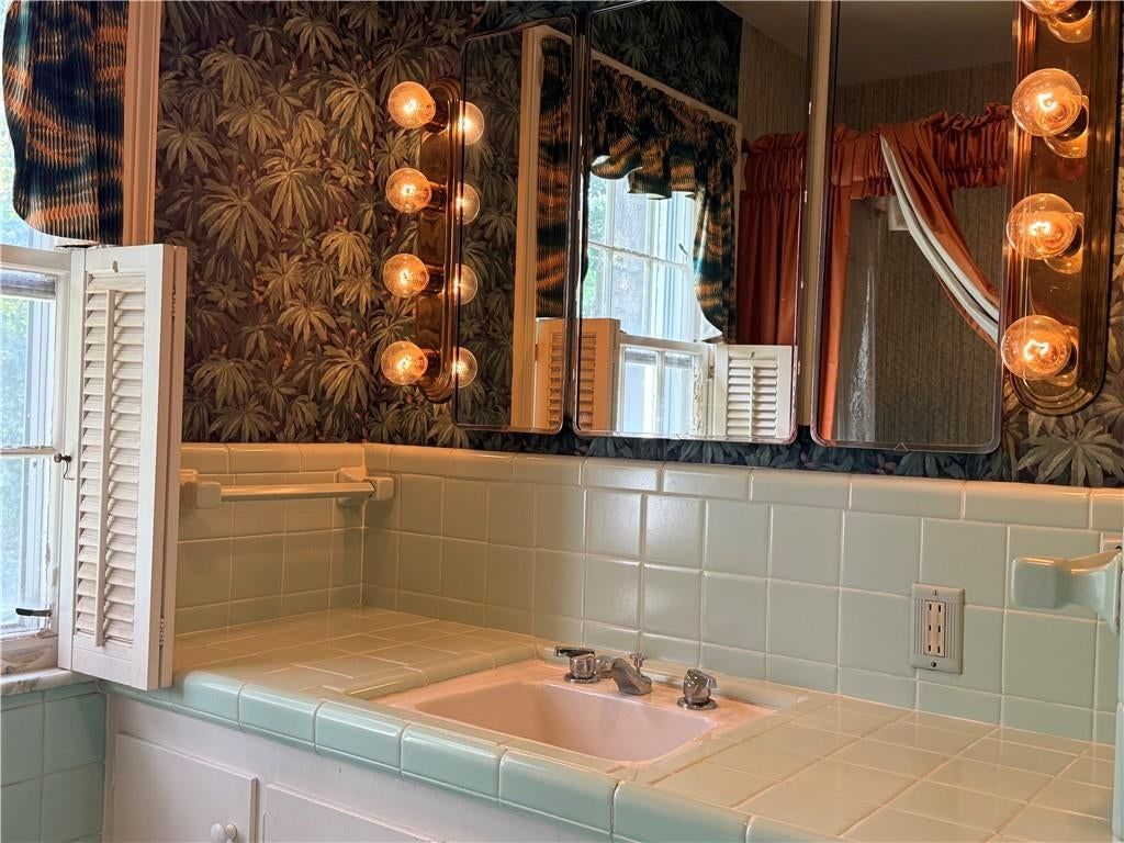 735 Sunset Drive — photo 10