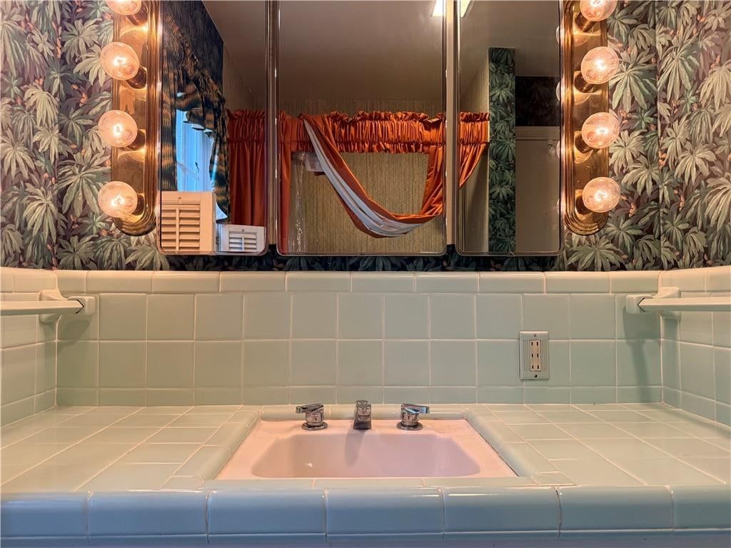 735 Sunset Drive — photo 11