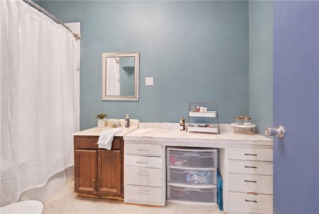 211 W 11th Street — photo 15