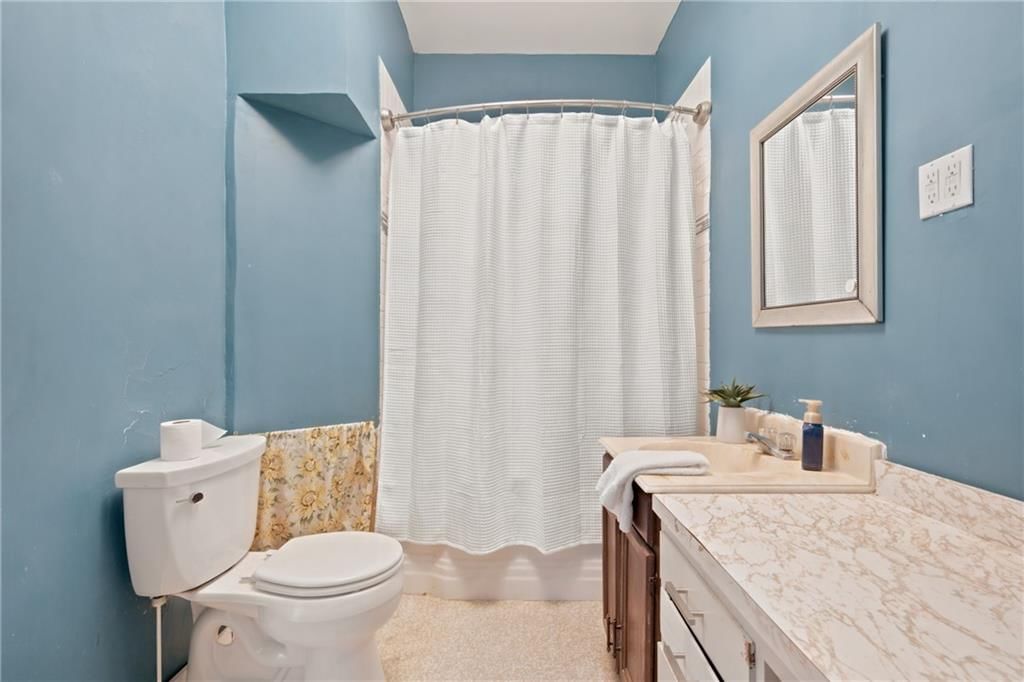 211 W 11th Street — photo 16