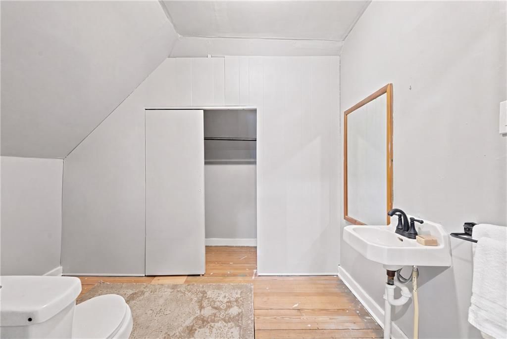 211 W 11th Street — photo 21