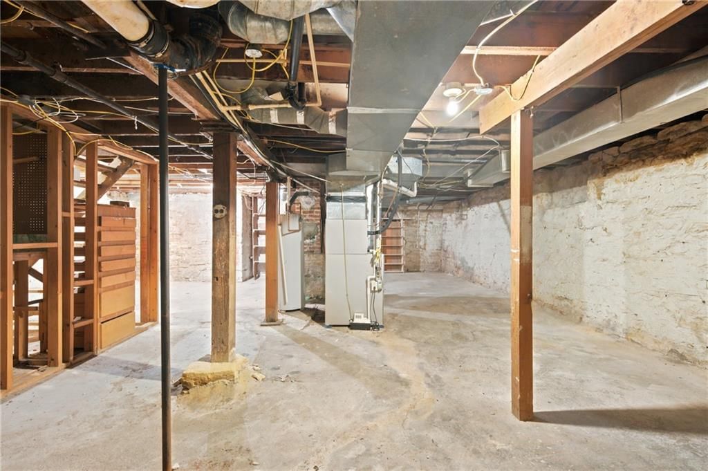 211 W 11th Street — photo 22
