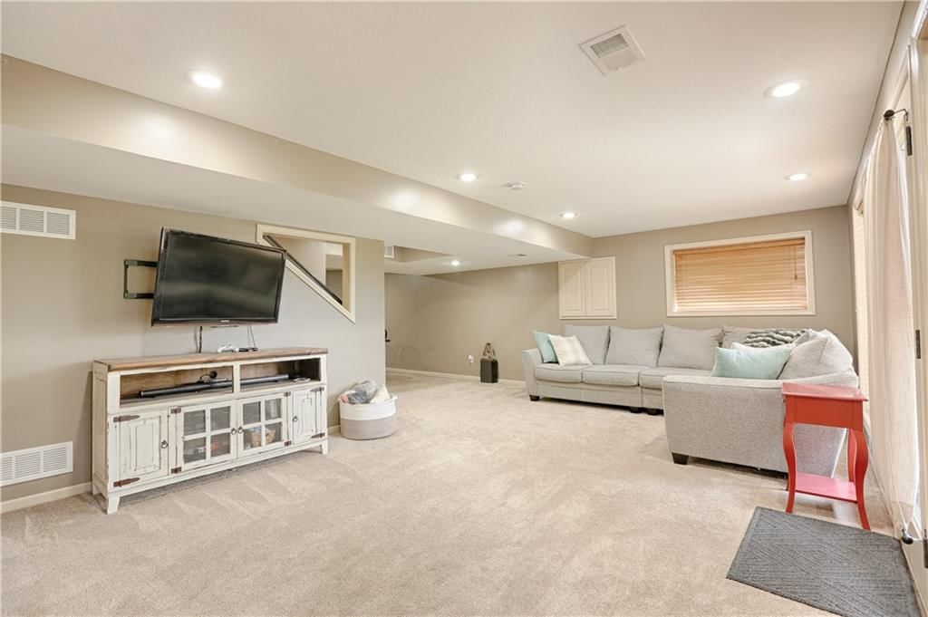 2297 W Cothrell Street — photo 35