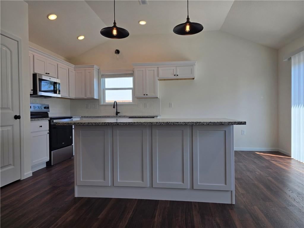1602 Bluestem Drive — photo 17