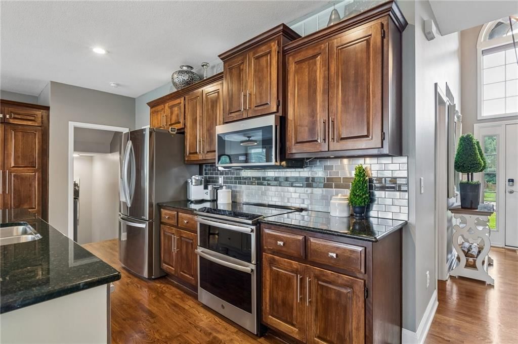 5619 Theden Street — photo 15