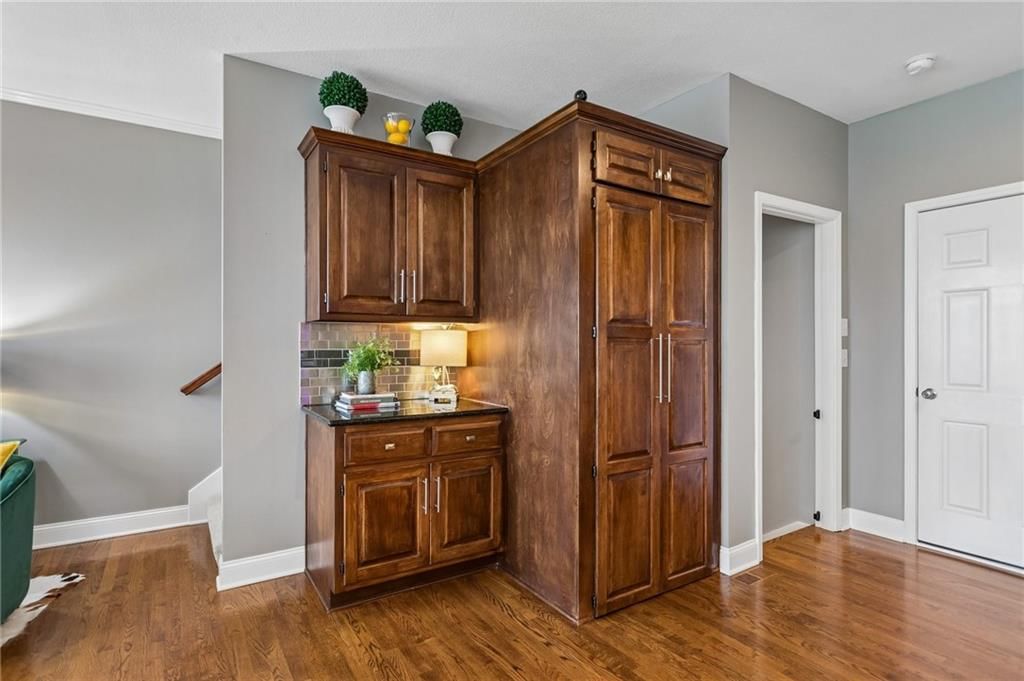 5619 Theden Street — photo 17