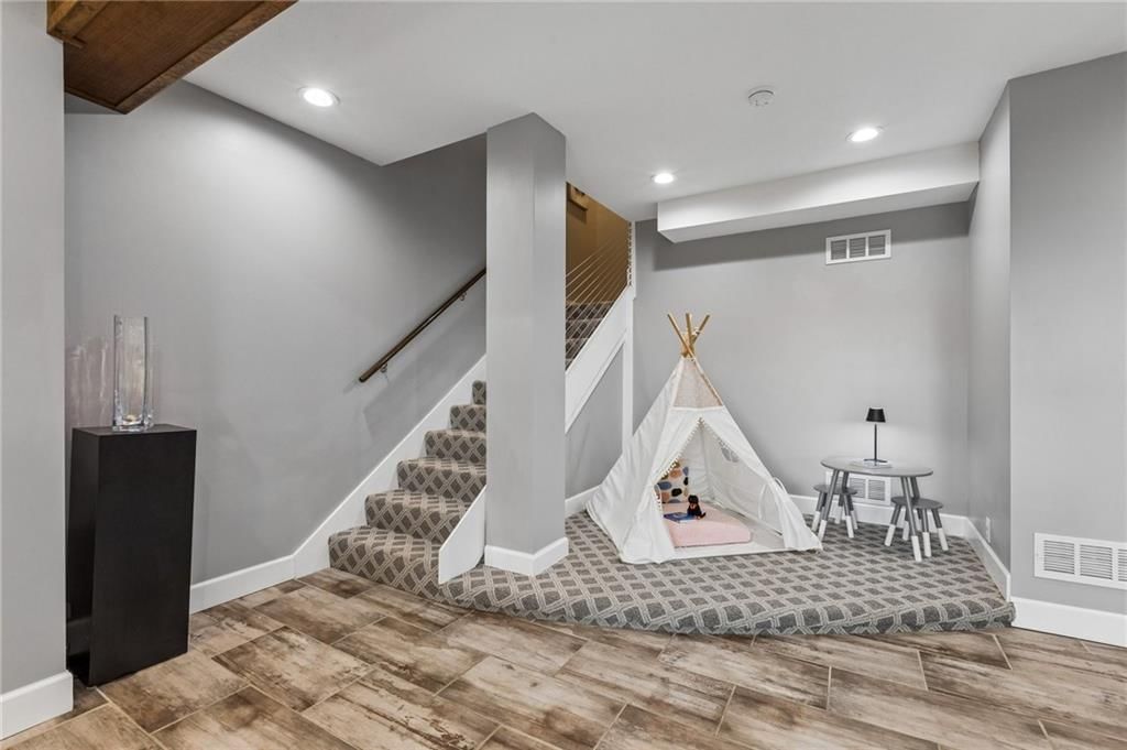 5619 Theden Street — photo 41