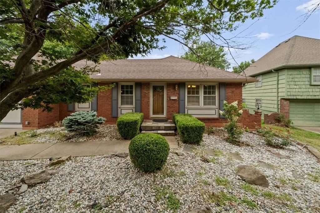 3826 S Summit Ridge Drive — photo 1