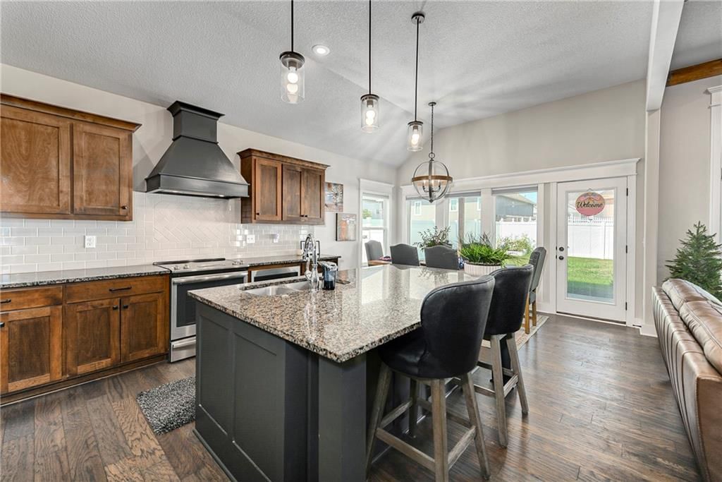 1810 NW Madi Court — photo 11