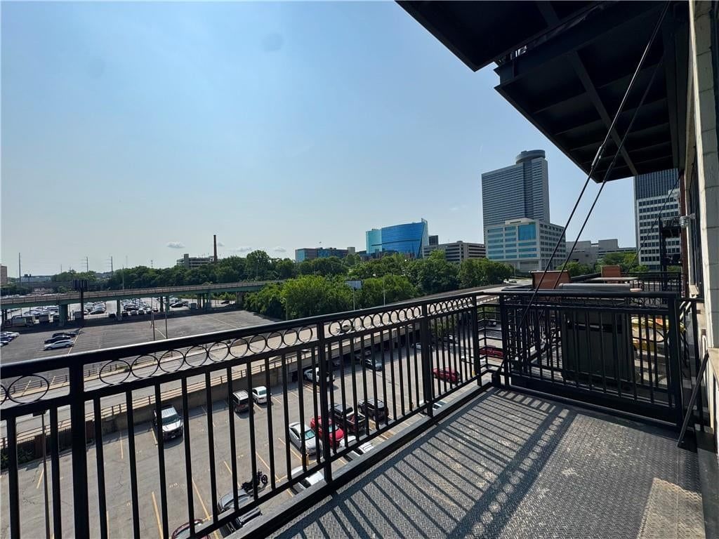 Photo 7 of 14 - 2015 Grand #425 Boulevard #425, Kansas City, MO 64108