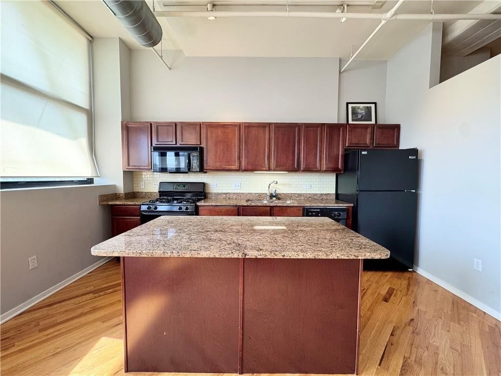 Photo 4 of 14 - 2015 Grand #425 Boulevard #425, Kansas City, MO 64108