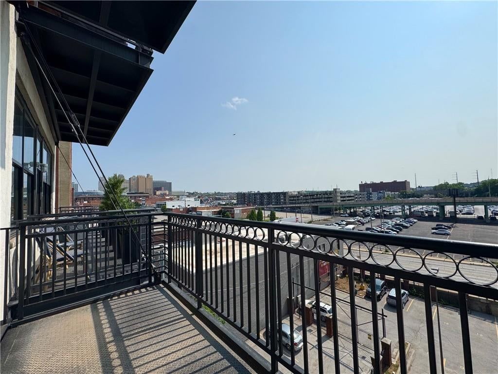 Black exterior windows at 2015 Grand #425 Boulevard #425, Kansas City, MO 64108