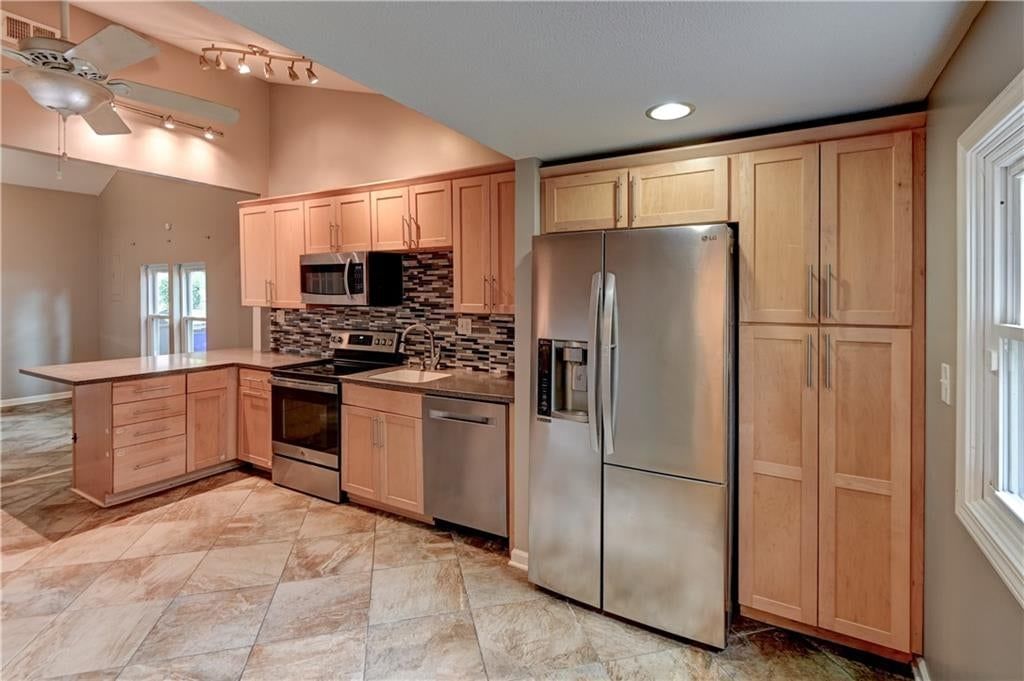 445 S Chestnut Street — photo 2