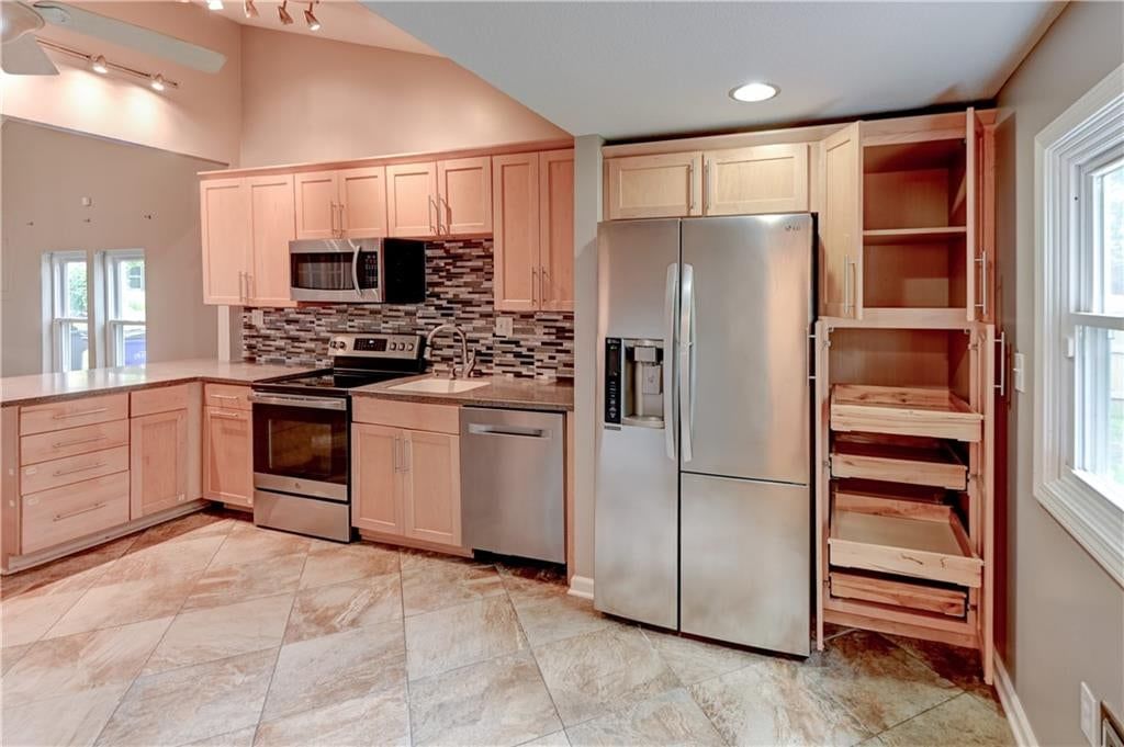 445 S Chestnut Street — photo 3